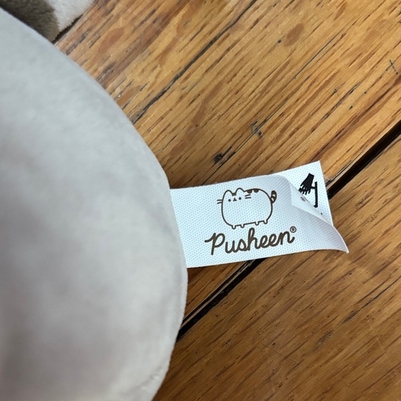 Pusheen Gray Plush with Waffle - Picture 2 of 4